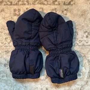 Toddler navy Patagonia mittens with extended wrist to keep snow out!